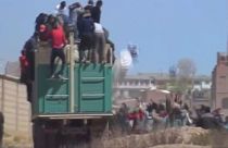 Bolivyalı şoför kaçak mal taşıdığı kamyonu ateşe verdi
