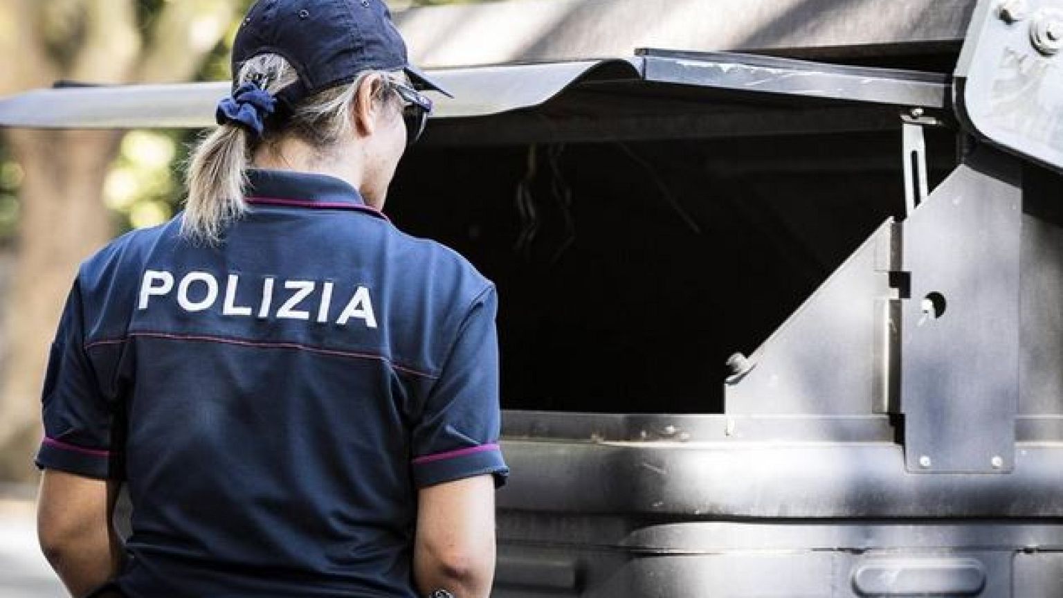 Orrore a Roma, corpo smembrato nei cassonetti