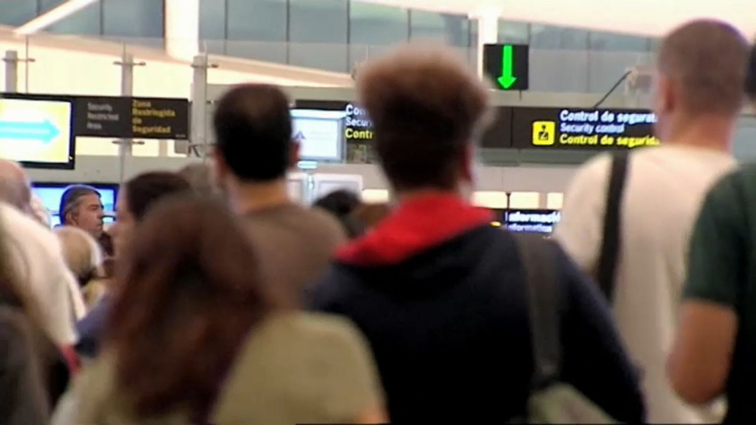 Los sindicatos anuncian paros en todos los aeropuertos de España