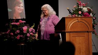 Charlottesville rinde tributo a la joven atropellada por un supremacista en EEUU