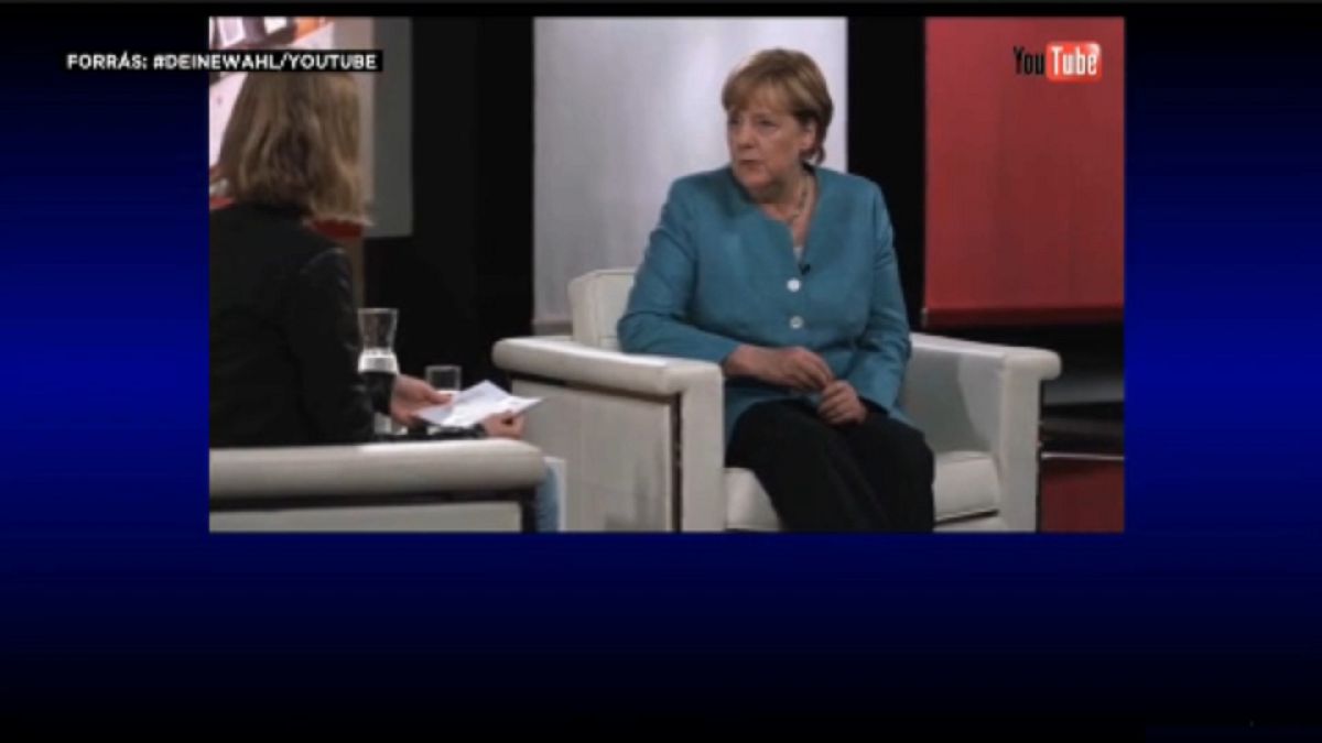 Bloggereknek adott interjút Merkel a YouTube-on
