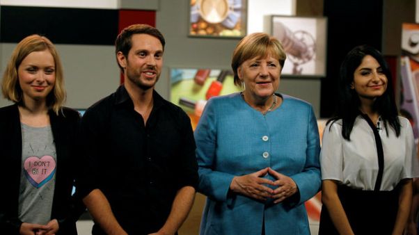 Ömer Çelik kritisiert Merkel Ömer Çelik kritisiert Merkel