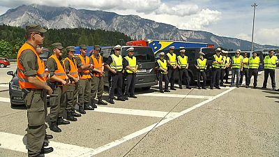 Suche nach Migranten: Österreichische Soldaten unterstützen Polizisten in Tirol