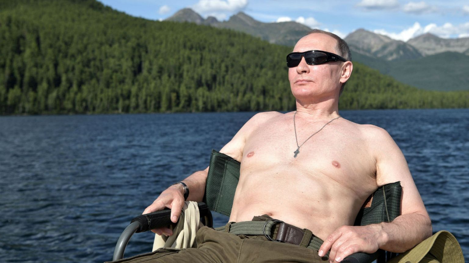 Putin'in üstsüz fotoğrafları sosyal medyanın yeni fenomeni