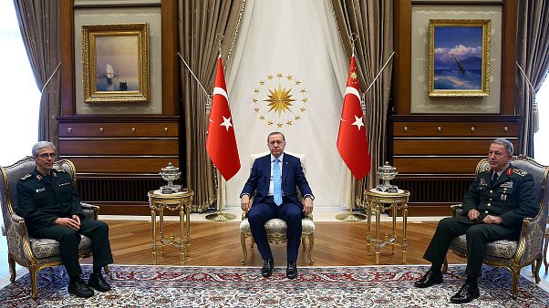 اتفاق تركي إيراني على تعزيز العلاقات والتعاون العسكري اتفاق تركي إيراني على تعزيز العلاقات والتعاون العسكري