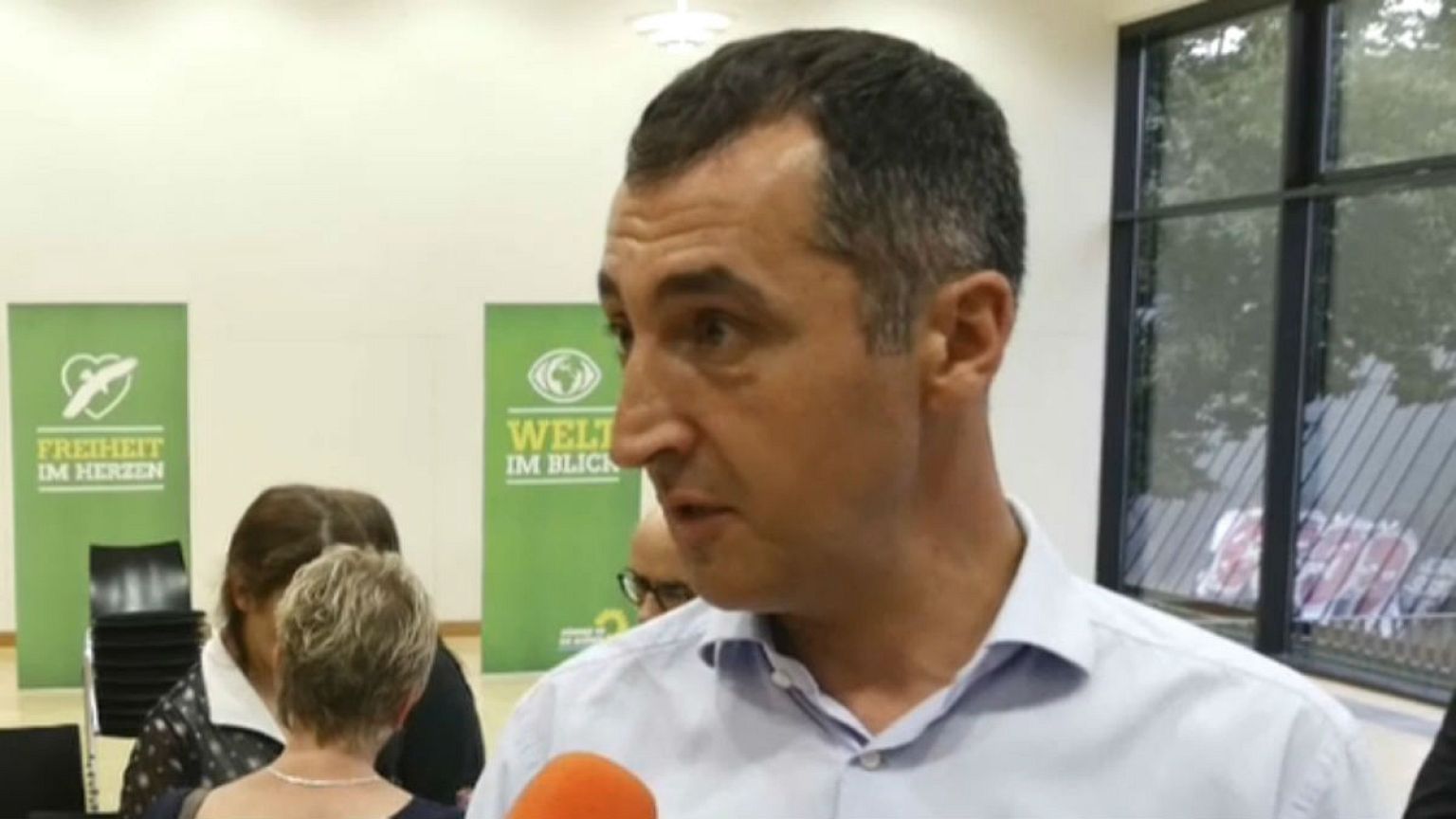 Cem Özdemir: Ne askeri darbe girişimini destekledik ne şu anki sivil darbeyi