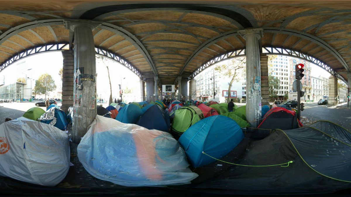 عملیات پلیس فرانسه برای جمع آوری چادرهای پناهجویان