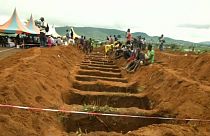 Serra Leoa enterra 400 vítimas das inundações e deslizamentos de terra