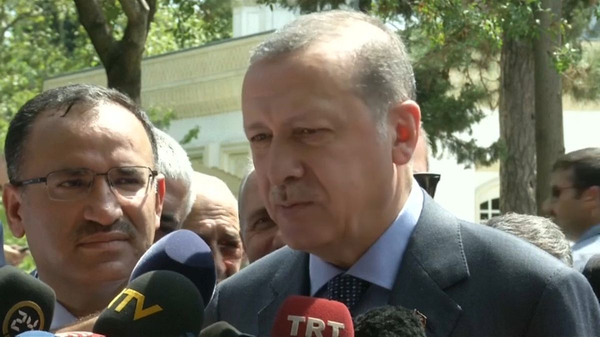 Erdogan agli elettori turchi in Germania: "Non votate per i nemici della Turchia"