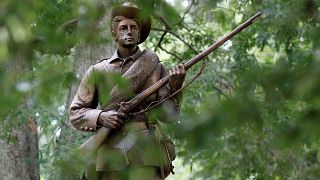 Efforts stepped up to remove US Confederate statues