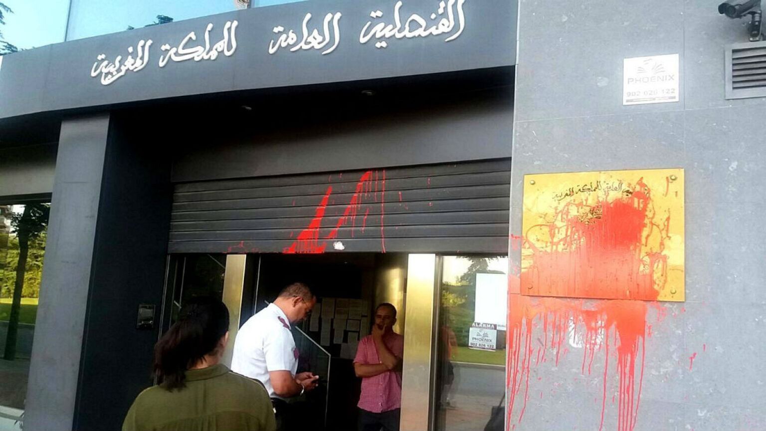 لون الدم يلطخ القنصلية المغربية في طراغونة الإسبانية