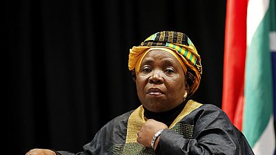 Dlamini-Zuma veut que la justice suive son cours dans l'affaire opposant Grace Mugabe au top model Gabriella Engels