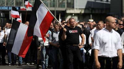 Berlino:corteo neo-nazi interviene la polizia