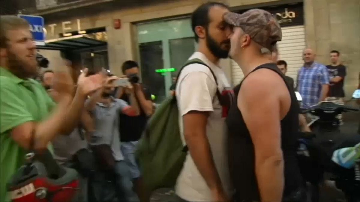 اشتباكات بين اليمين المتطرف ومناهضين للفاشية في برشلونة
