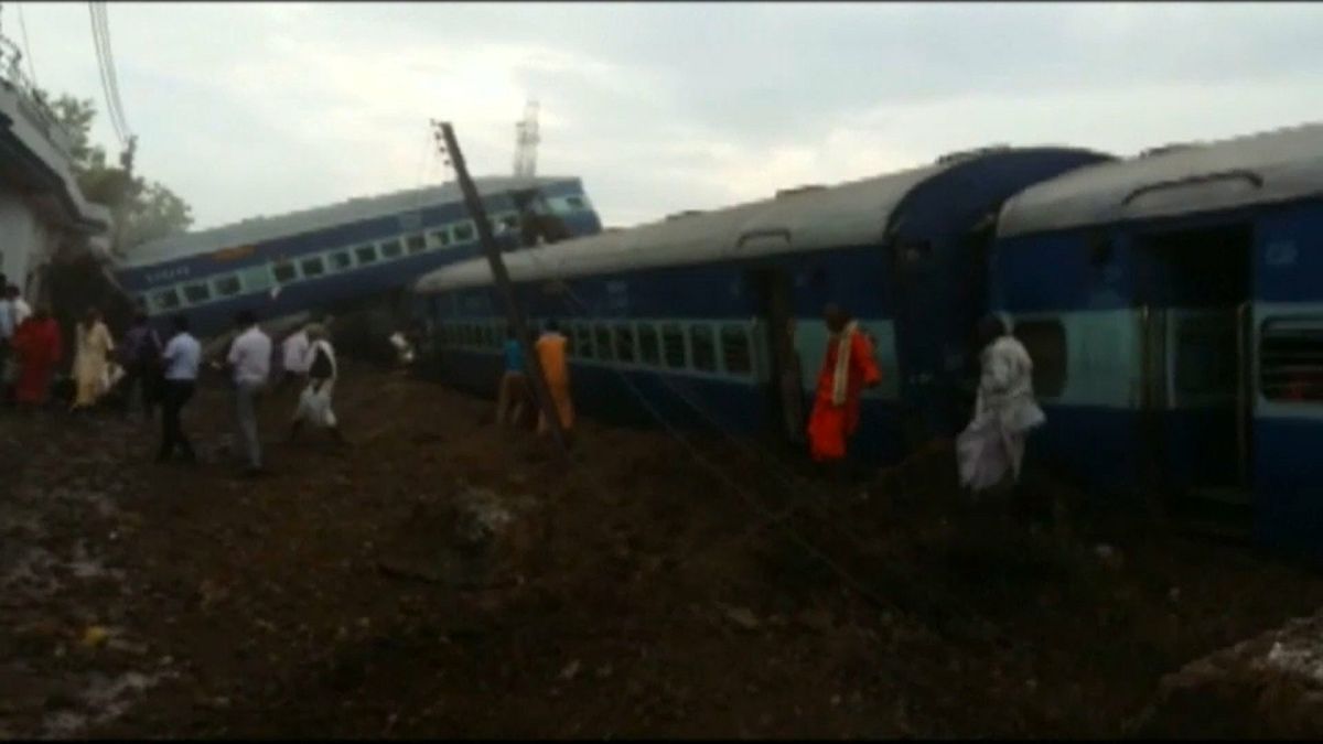 Súlyos vonatszerencsétlenség Indiában
