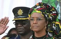 Botrány: hazatérhetett Mugabe verekedő felesége