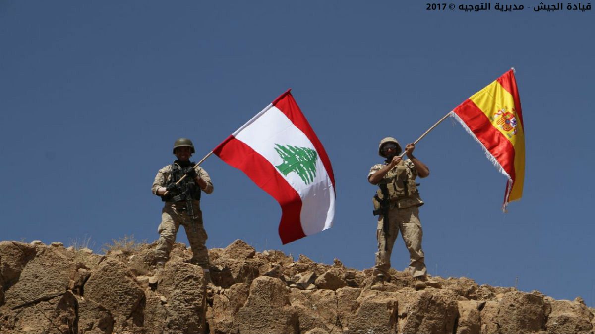 Libanoni katonák spanyol zászlóval mutattak szolidaritást Barcelonával