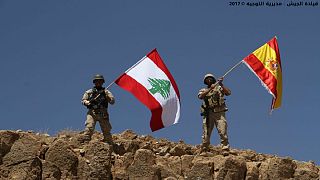 ادای احترام سرباز لبنانی به قربانیان حملات اسپانیا