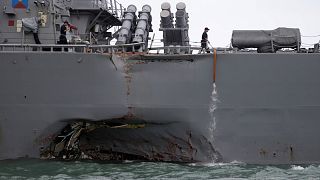 ABD savaş gemisi petrol tankeri ile çarpıştı