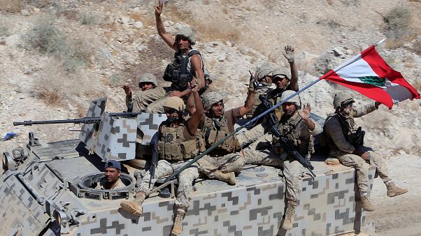 الجيش اللبناني يستعيد ثمانين كيلومترا من قبضة داعش في ثاني يوم من معركة فجر الجرود الجيش اللبناني يستعيد ثمانين كيلومترا من قبضة داعش في ثاني يوم من معركة فجر الجرود