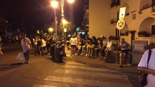 Ιταλία: Φονικός σεισμός στο νησί Ίσκια Ιταλία: Φονικός σεισμός στο νησί Ίσκια