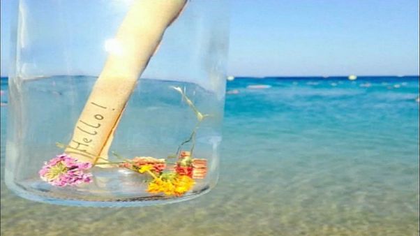 Rodos'tan atılan şişe Gazzeli balıkçının ağlarına takıldı Rodos'tan atılan şişe Gazzeli balıkçının ağlarına takıldı