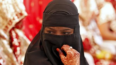 India: nem válhatnak sms-ben a muszlim férfiak