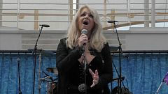 Mit 66: Bonnie Tyler rockt die Sonnenfinsternis