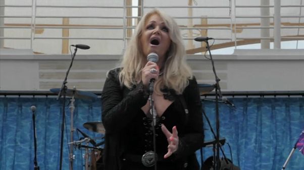 Bonnie Tyler torna in vetta alle classifiche grazie alla sua ''eclissi totale'' Bonnie Tyler torna in vetta alle classifiche grazie alla sua ''eclissi totale''