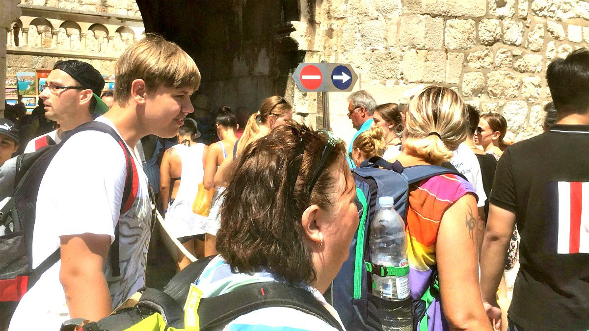 La cara oscura del turismo: en Dubrovnik ven la TV para saber cuándo salir a la calle