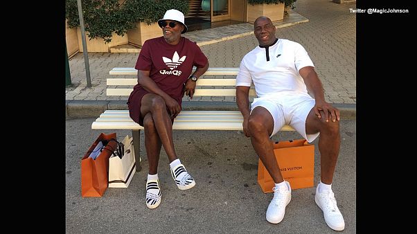 Italianos confunden a Samuel L Jackson y Magic Johnson con "inmigrantes vagos" Italianos confunden a Samuel L Jackson y Magic Johnson con "inmigrantes vagos"