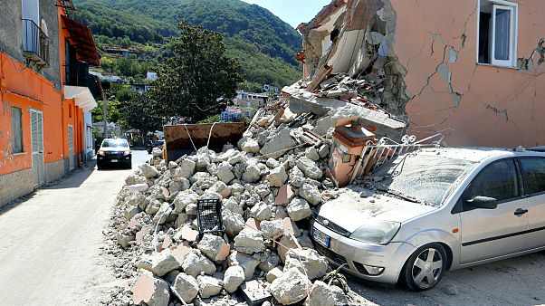 Egy kisbaba hét órát töltött a romok alatt Ischián Egy kisbaba hét órát töltött a romok alatt Ischián