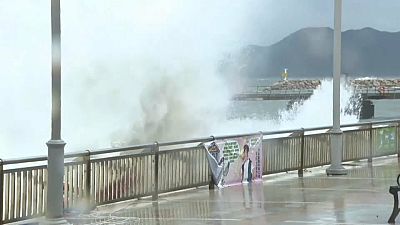 Typhoon batters Hong Kong
