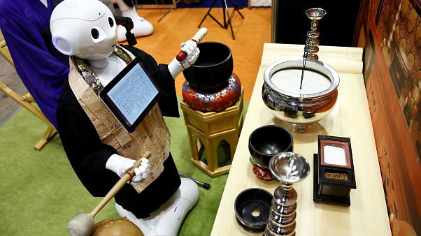 Roboter ersetzt Priester: Japans vollautomatischer Trauerredner Roboter ersetzt Priester: Japans vollautomatischer Trauerredner