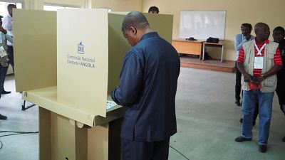 Cierran los colegios electorales en Angola