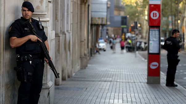 Barcelona: más policía en la calle y obstáculos móviles en puntos de gran afluencia Barcelona: más policía en la calle y obstáculos móviles en puntos de gran afluencia