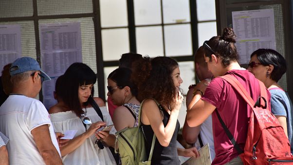 Οι βάσεις εισαγωγής για ΑΕΙ και ΤΕΙ - Πώς κυμάνθηκαν, τι άλλαξε Οι βάσεις εισαγωγής για ΑΕΙ και ΤΕΙ - Πώς κυμάνθηκαν, τι άλλαξε