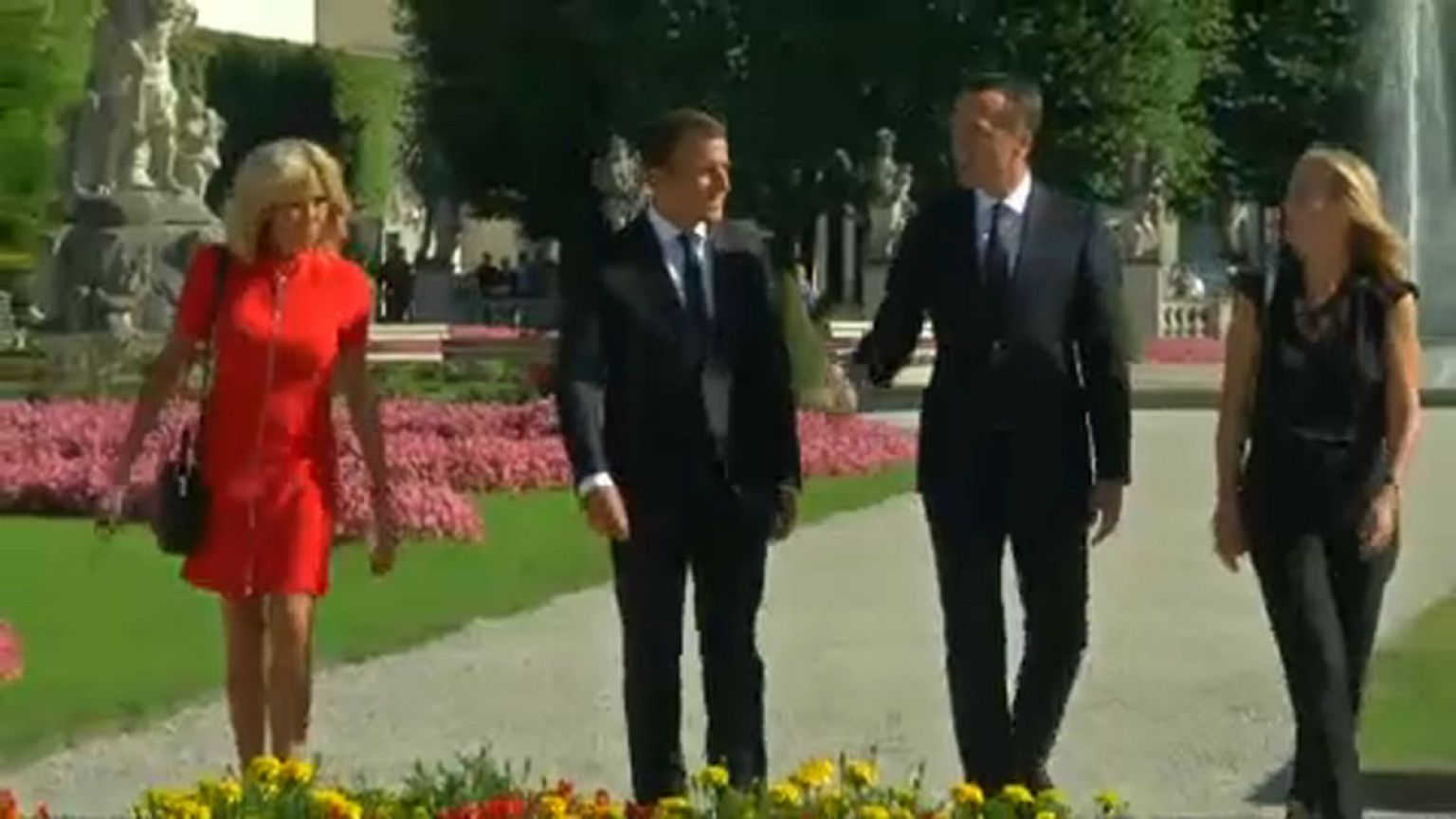 A csehekkel és a szlovákokkal egyezkedett Macron
