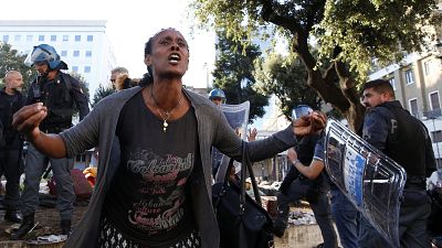 Krawalle in Rom: Polizei räumte von Migranten besetzten Platz