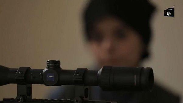 کودک ۱۰ ساله آمریکایی عضو داعش ترامپ را تهدید کرد کودک ۱۰ ساله آمریکایی عضو داعش ترامپ را تهدید کرد