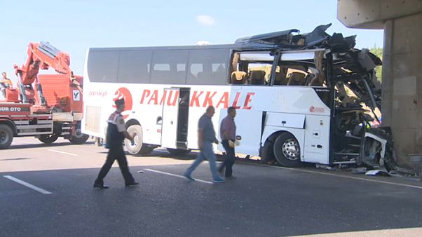 Ankara'da otobüs kazasında 6 kişi öldü Ankara'da otobüs kazasında 6 kişi öldü