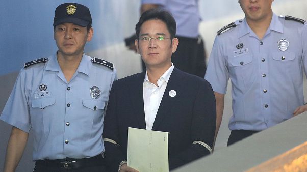 Samsung: Lee Jae-yong condannato a cinque anni di reclusione per corruzione Samsung: Lee Jae-yong condannato a cinque anni di reclusione per corruzione