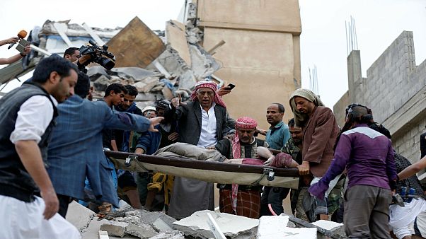 قصف سعودي يقتل 12 مدنيا في اليمن بينهم نساء وأطفال قصف سعودي يقتل 12 مدنيا في اليمن بينهم نساء وأطفال