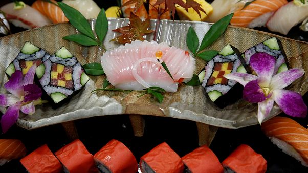 ¡Al rico sushi! ¡Al rico sushi!