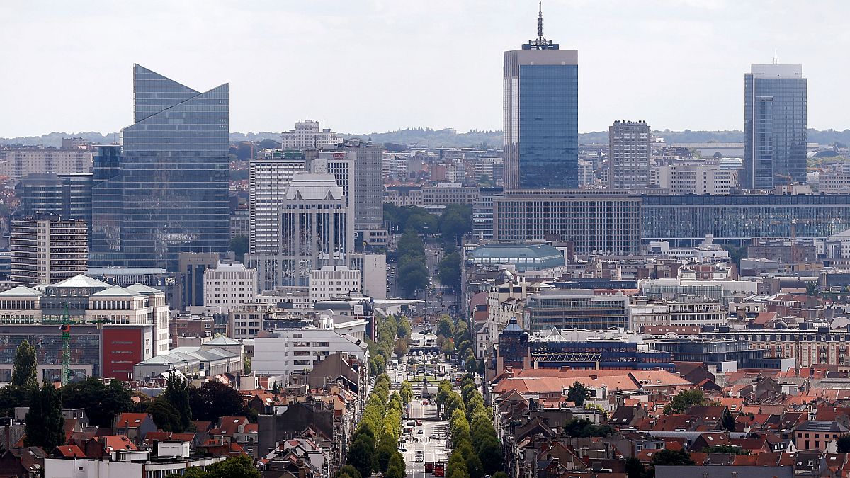 قوات الأمن البلجيكية تفتح النار على رجل بعد محاولته طعن جنديين في بروكسل