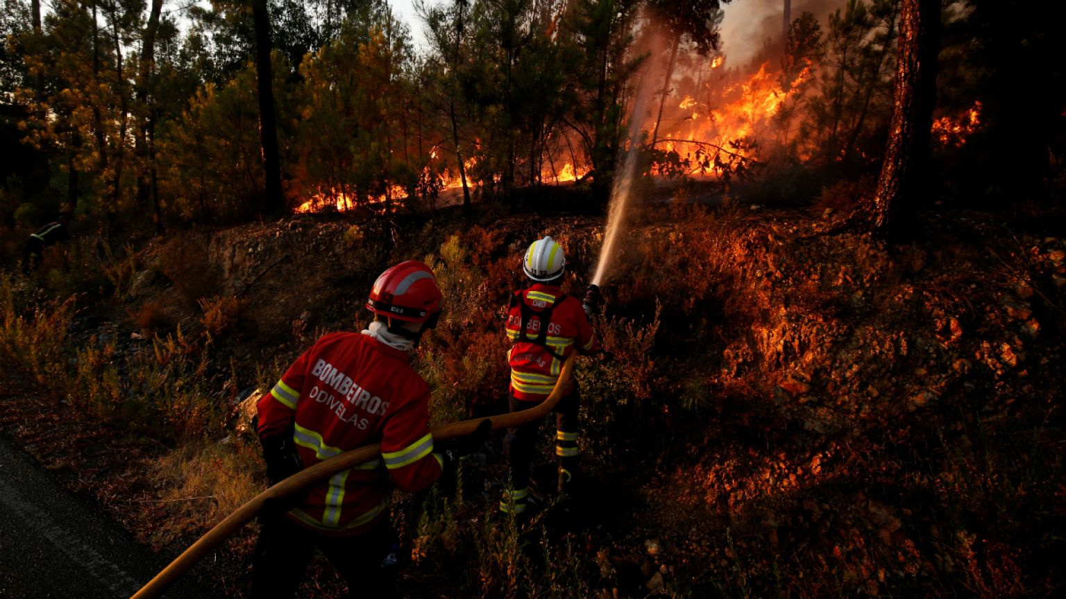 Incêndios no centro do país ocupam os bombeiros