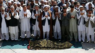 پیکر جانباختگان حمله به مسجد شیعیان در کابل به خاک سپرده شد
