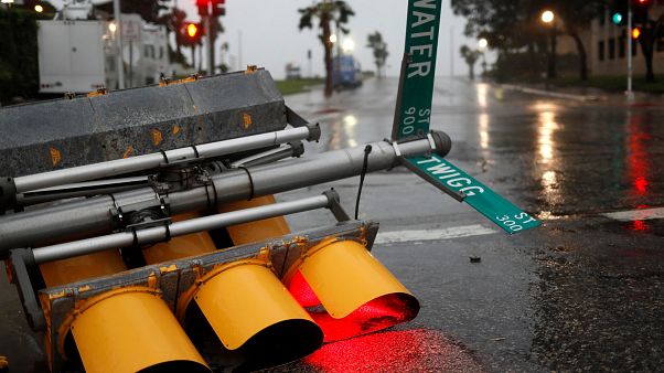 Harvey pierde intensidad al tocar tierra en el sur de Texas Harvey pierde intensidad al tocar tierra en el sur de Texas