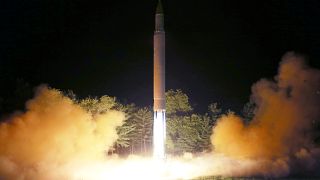 Pyongyang lancia 3 missili. Un flop