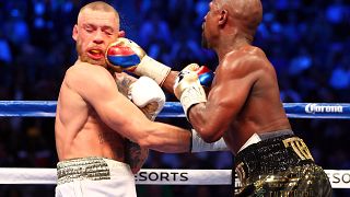 Pugilato: il boxer americano Floyd Mayweather batte il lottatore di arti marziali miste Conor McGregor al decimo round